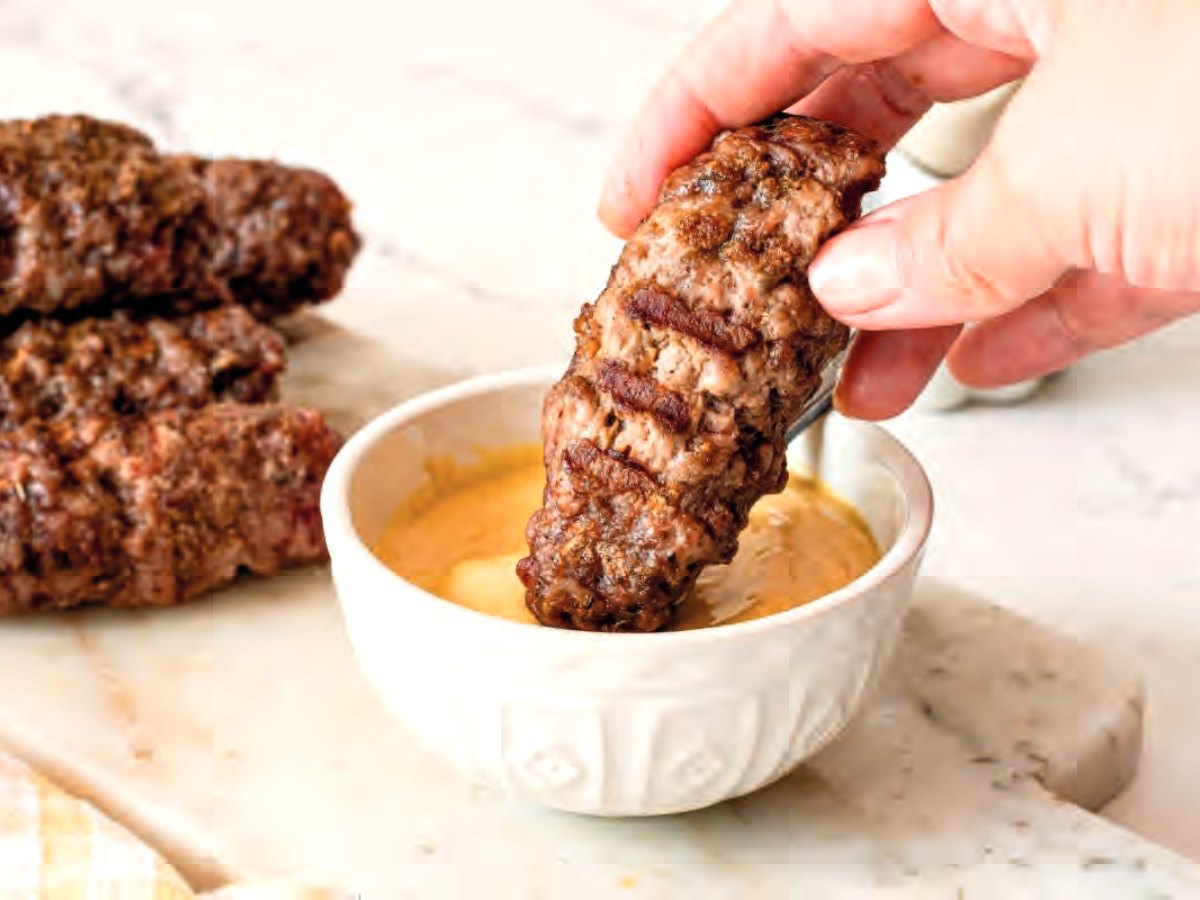Mici rumanos con mostaza